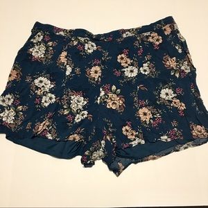 EUC Size 4 Torrid Floral Loose Layered Shorts